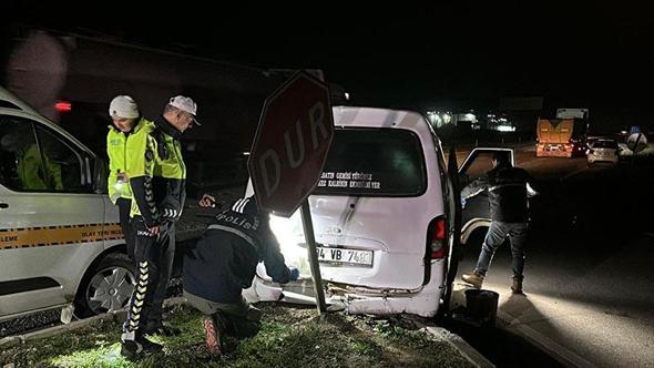 Polisten kaçarken kaza yapan minibüste 20 kaçak göçmen yakalandı