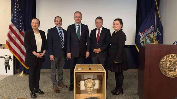 Bakan Ersoy: Boubon'un kayıp imparatoru ülkemize dönüyor