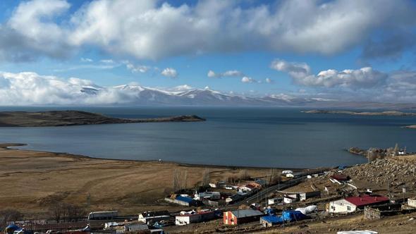 Sıcaklıklar mevsim normali üzerinde; Çıldır Gölü de donmadı