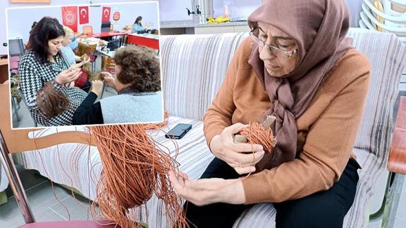 Şehit yakınları, kağıt ipten örgü çanta yapmayı öğreniyor