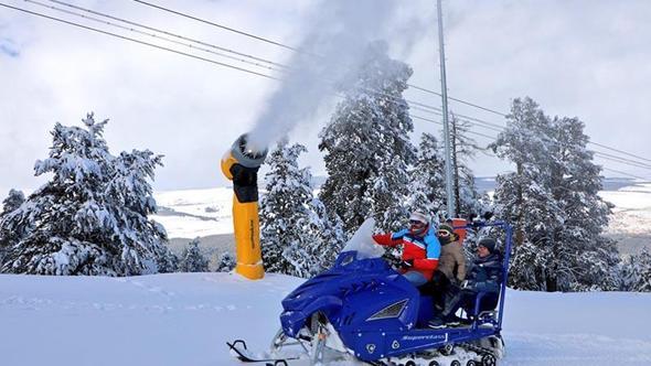 Sarıkamış Kayak Merkezi’nde suni karlama sistemiyle kar üretimi başladı