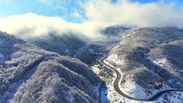 Geminbeli Geçidi'nde 'kar' güzelliği