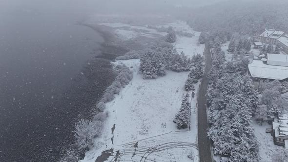 Abant, beyaz örtüyle kaplandı