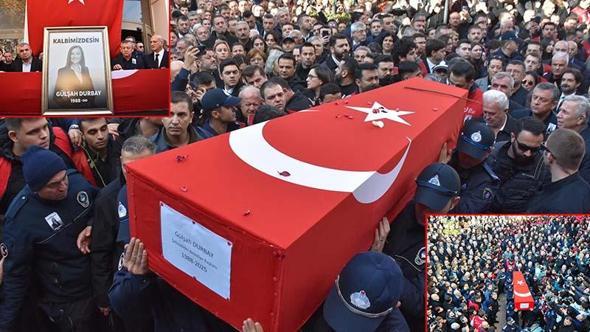 Şehzadeler Belediye Başkanı Gülşah Durbay için belediye önünde tören