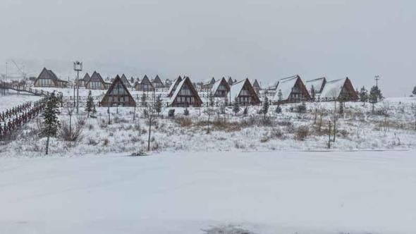 Yıldız Dağı, kar yağışıyla beyaza büründü