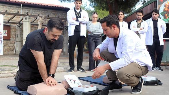 AÜ'de yaşam kurtaran eğitim; kalbi duran hastanın 10 dakikası var