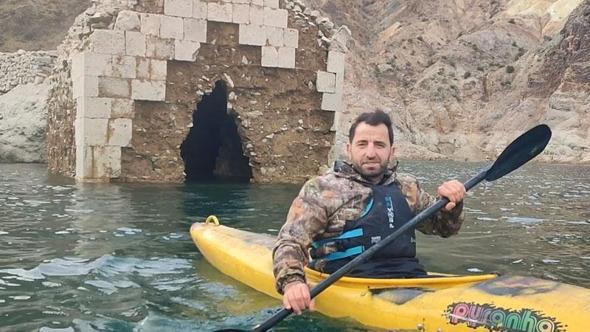 Su altındaki tarihi kaleye kanoyla yolculuk