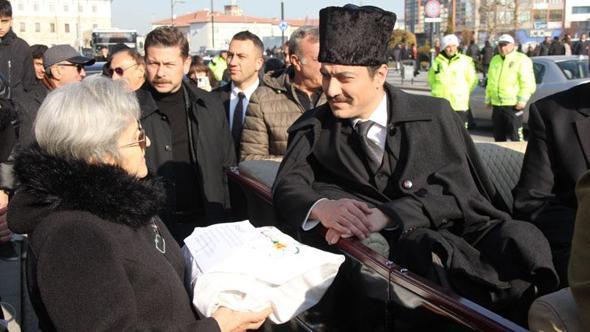 Atatürk'ün 106 yıl önce Sivas'tan ayrılışı, temsili olarak canlandırıldı