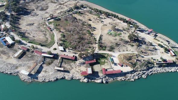 Adana’da adadaki kaçak işletmeler için yıkım kararı