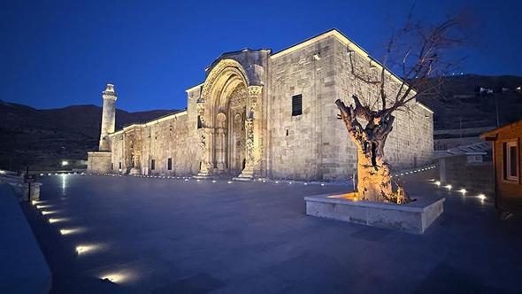 Taşa nakşedilen tarihi eserde 'ışık' şöleni