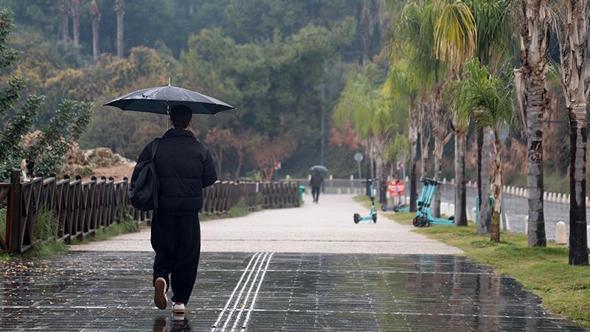 Antalya’da beklenen yağmur etkili oldu