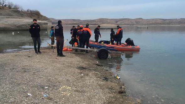 Adıyaman'da tekne alabora oldu; 4 kişi kurtarıldı, 1 kişi aranıyor