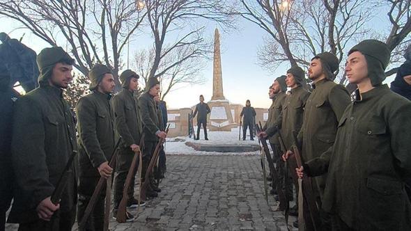 Sarıkamış şehitleri için sıfırın altında 10 derecede saygı nöbeti