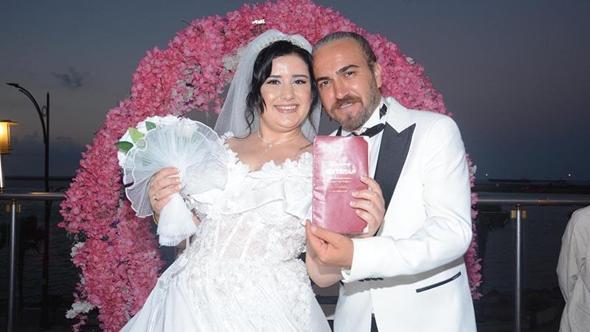 Evlenmek için kaçırdığı kocasıyla 15 yıl sonra hayallerindeki düğünü yaptılar(