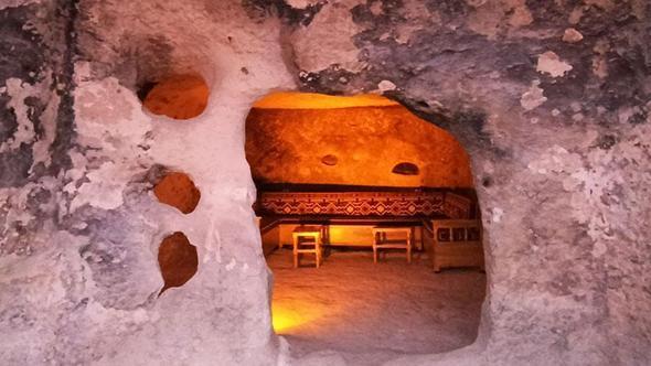 Tarihi Hasankeyf’teki 5 bin yıllık insan eliyle oluşturulmuş 10 mağara turizme açıldı