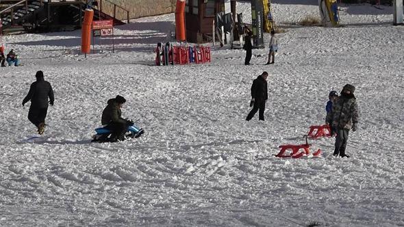 Uludağ'daki kayak pistleri yürüyüş ve kızak alanına dönüştü