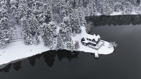 Gölcük Tabiat Parkı beyaz örtüyle kaplandı
