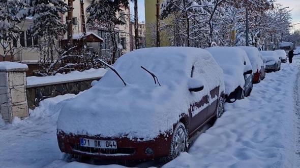 Doğu’da 2 bin 326 yerleşim biriminin yolu kapandı
