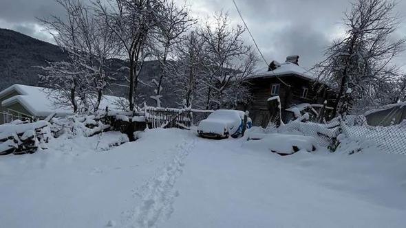 Bartın'da kar yağışı; 44 köy yolu ulaşıma kapandı