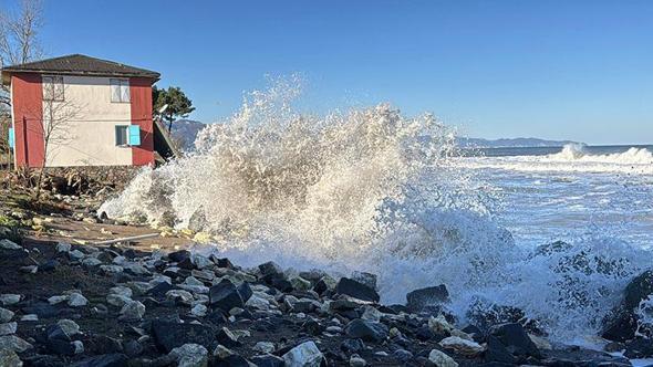 Ordu’da fırtına; dalga boyu 5 metreye ulaştı