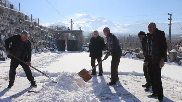 Yazın serinleyebilmek için sürdürdükleri 5 asırlık gelenekte, ilk karlar kuyulara atıldı