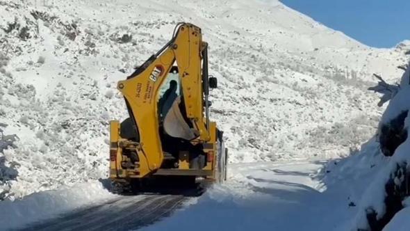 Batman'da 203 yerleşim yerinin yolu kardan kapandı