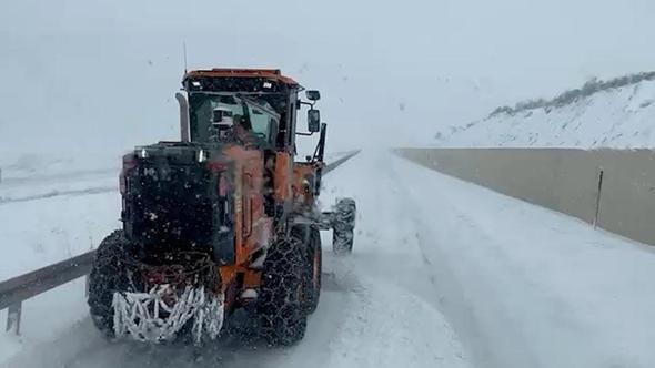 Erzincan’da bazı bölgelerde TIR geçişine izin verilmiyor; Tendürek’te trafik durdu