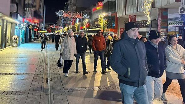 İzmirliler yeni yıl kutlamaları sürerken polis ekipleri denetimlerini sürdürdü