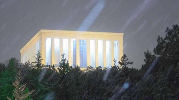 Ankara'da yeni yılın ilk gününde kar yağışı etkili oldu