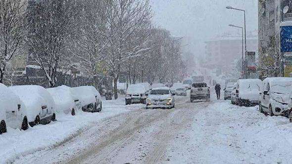 Tunceli'de 300 yerleşim yeri ulaşıma kapandı