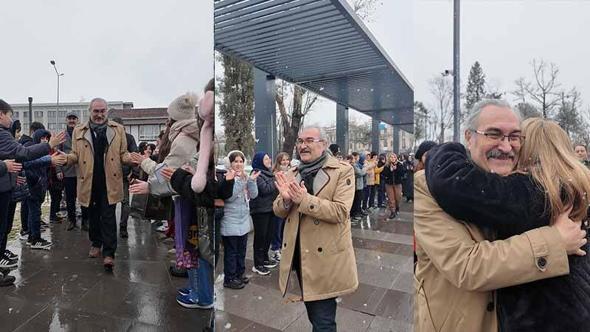 Emekliye ayrılan okul müdürünü gözyaşlarıyla uğurladılar