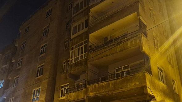 Diyarbakır’da kolonlardan 1’i çatlayan 5 katlı 2 bitişik bina tahliye edildi