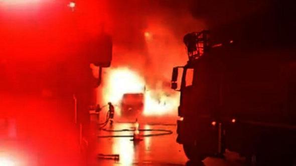 Gaziantep’te çocuk bezi yüklü TIR yandı