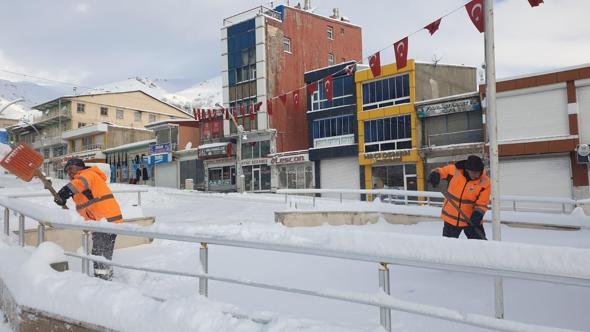 Van'da 405 yerleşim yerinin yolu ulaşıma kapandı