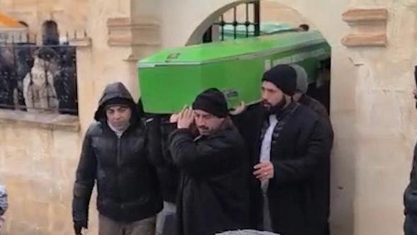 Evde gaz sıkışması sonucu meydana gelen patlamada ölen nine ve 2 torunu toprağa verildi