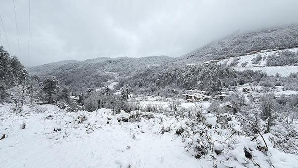 Bartın'da kar yağışı nedeniyle 43 köy yolu ulaşıma kapandı