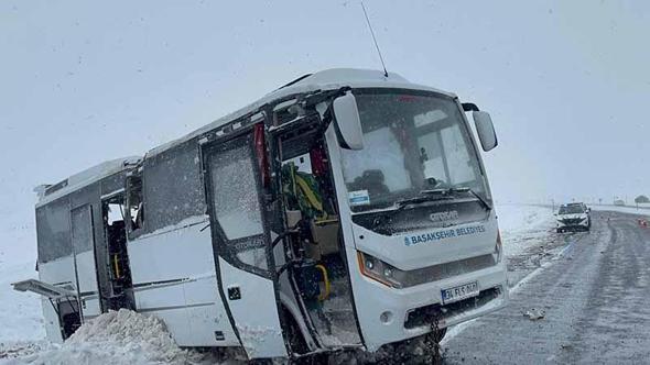Kayseri'de cenaze götürülen midibüs devrildi; 3'ü ağır, 22 yaralı
