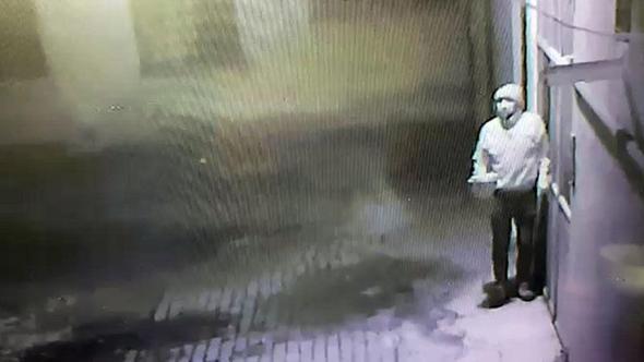 Demir korkulukları söküp, girdiği evlerden 750 bin lira değerinde eşya çalan şüpheli yakalandı