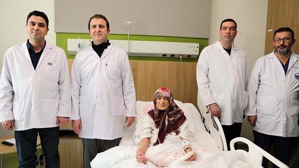 Karnından 4,5 kiloluk kitle çıktı