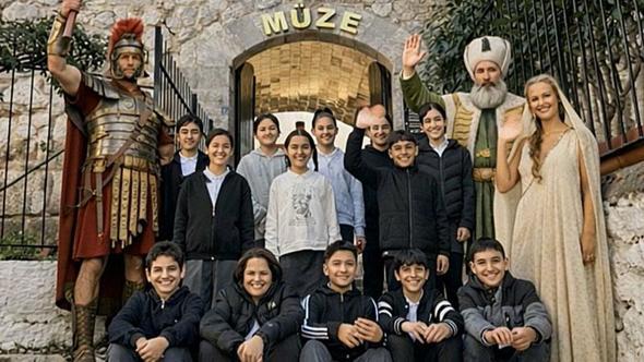 Öğrenciler, antik eserleri yapay zekayla canlandırdı