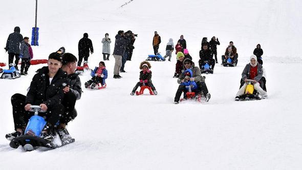 Bitlis'teki kayak merkezi yarıyıl tatilinde öğrencilerle dolup taştı