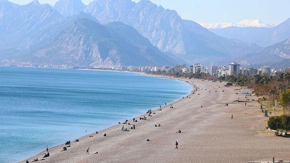 Antalya’da deniz suyu sıcaklığı, hava sıcaklığını geride bıraktı