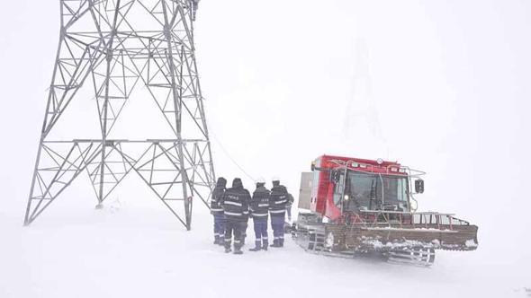 Bakan Bayraktar: Vatandaşlarımıza kesintisiz enerji akışı sağlamak için ekiplerimiz sahada