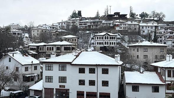 Safranbolu’nun tarihi konakları karla kaplandı