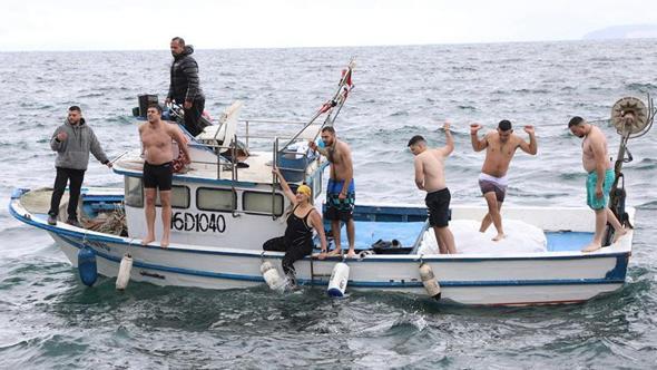 Bursa'da denizden haç çıkarma töreni düzenlendi
