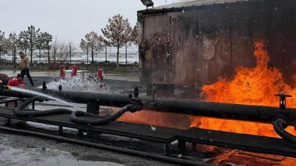 Eğil’de çıkarılan petrolün borularla aktarıldığı istasyondaki yangın söndürüldü