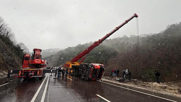 Alkollü sürücünün kullandığı TIR, uçuruma devrildi