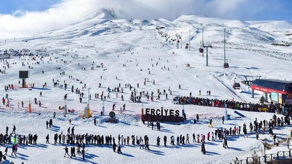 Erciyes Kayak Merkezi'ne sömestirenin ilk hafta sonunda 250 bin ziyaretçi