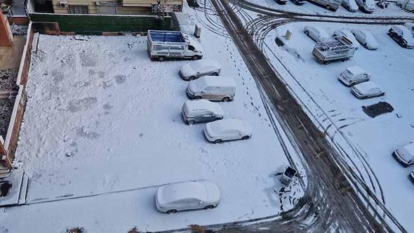 Diyarbakır'da kar yağışı etkili oldu; uçuşlar iptal edildi