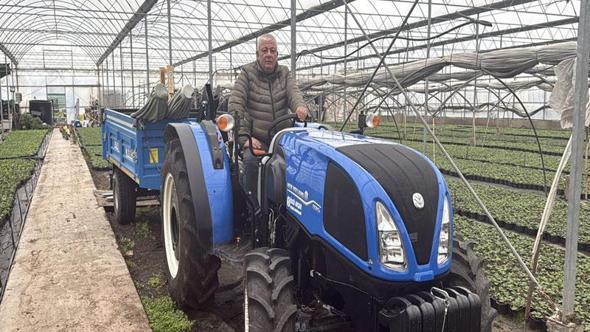 Kamyon üstünde serasına getirdiği traktörüne köprü ve otoyoldan geçiş cezası geldi